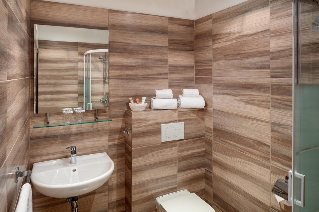 Hotel Atlas Benesov  Ngoại thất bức ảnh