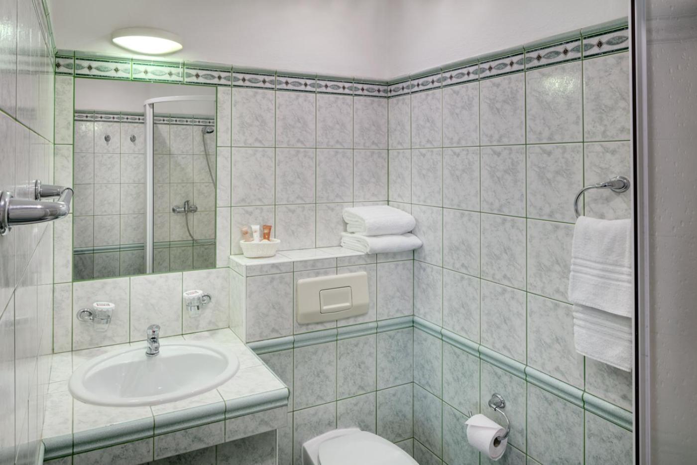 Hotel Atlas Benesov  Ngoại thất bức ảnh