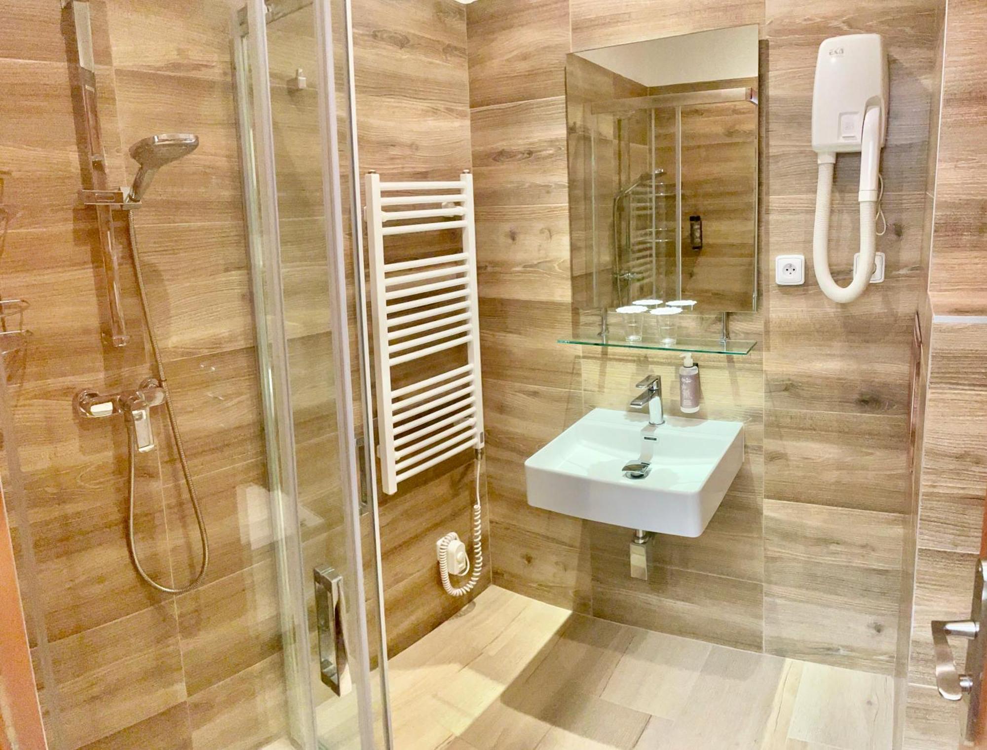 Hotel Atlas Benesov  Ngoại thất bức ảnh
