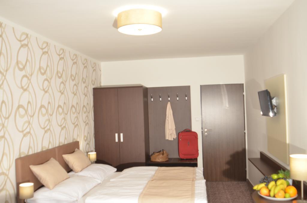 Hotel Atlas Benesov  Ngoại thất bức ảnh