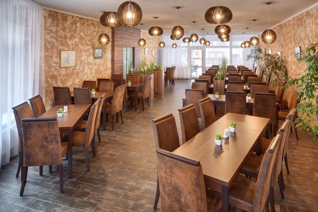 Hotel Atlas Benesov  Ngoại thất bức ảnh